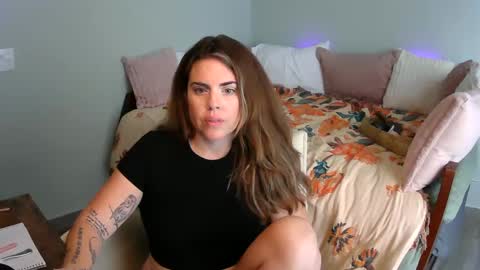 IslandQueenR online show from January 9, 5:54 pm