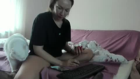 Issabelle online show from March 2, 5:30 am