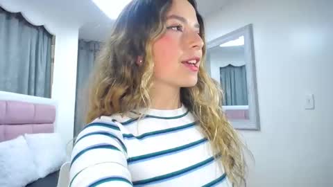 issadorajames online show from February 3, 6:39 pm