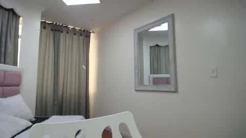 issadorajames online show from December 25, 3:17 pm