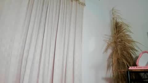 Snapshot of issagodiva chatting on October 11, 1:43 am . . . . online show from October 11, 1:43 am