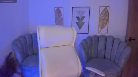issi_loren online show from June 5, 12:33 pm