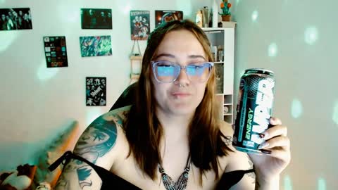 Yiz online show from February 8, 5:18 am