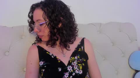 Snapshot of its_marie chatting on December 4, 1:20 pm Maria online show from December 4, 1:20 pm