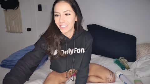 itscaylawatsun online show from January 9, 11:02 pm