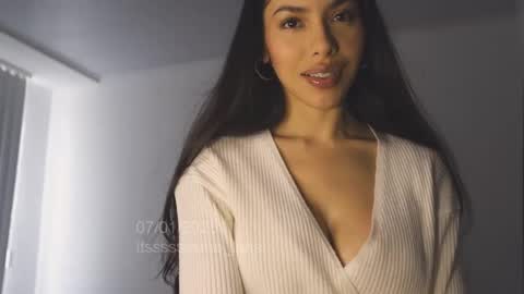 itsssssssme_lana online show from January 7, 6:35 pm