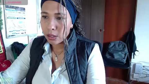 ivonne_collins33 online show from April 13, 3:35 pm
