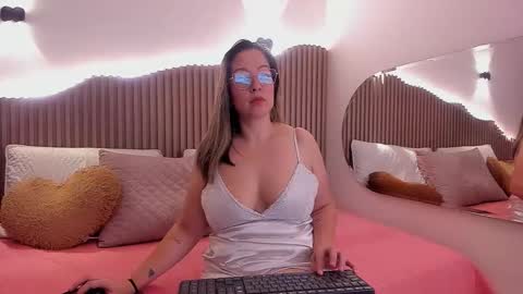 N A T H A L Y   online show from September 10, 12:49 pm