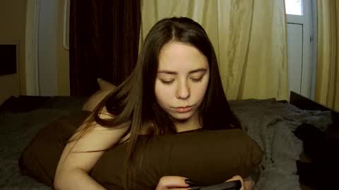 ivorywood_ online show from October 18, 11:57 am