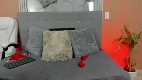 Ivy Heat online show from April 19, 2:00 am