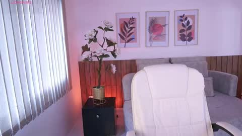 Ivy Grabes online show from April 11, 7:06 pm