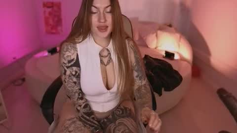 Snapshot of ivyhoney chatting on October 19, 11:45 am IVY - Follow me 3 online show from October 19, 11:45 am
