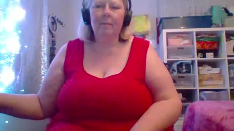 ivyjane3522 online show from June 28, 3:24 am
