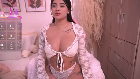 Snapshot of ivyrose_ chatting on October 5, 5:01 am Annie online show from October 5, 5:01 am