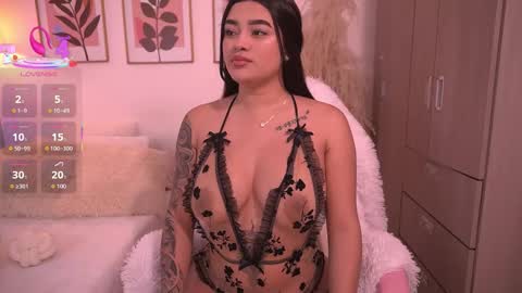 Snapshot of ivyrose_ chatting on October 16, 3:20 am Annie online show from October 16, 3:20 am