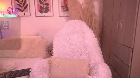 Snapshot of ivyrose_ chatting on October 17, 3:21 am Annie online show from October 17, 3:21 am
