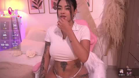 Snapshot of ivyrose_ chatting on September 30, 4:40 am Annie online show from September 30, 4:40 am