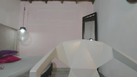 izelevans online show from April 5, 10:58 am