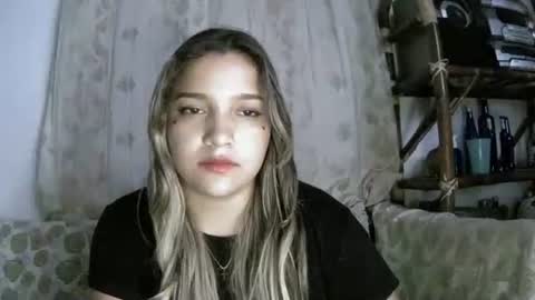 izzy_32 online show from April 22, 7:27 am