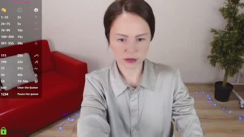 Queen of nylon  Victoria online show from March 19, 5:12 am