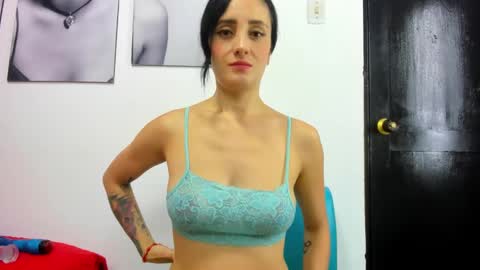 Snapshot of izzy_cum chatting on December 23, 11:14 am Izzy online show from December 23, 11:14 am
