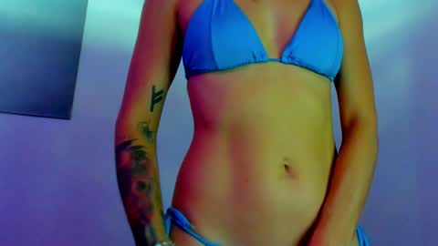 Snapshot of izzy_cum chatting on September 27, 7:10 pm Izzy online show from September 27, 7:10 pm