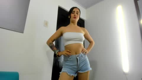 Snapshot of izzy_cum chatting on January 17, 2:18 pm Izzy online show from January 17, 2:18 pm