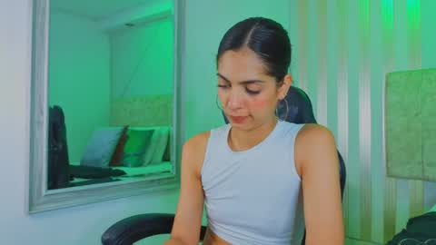 j_belle_ online show from April 15, 12:28 pm