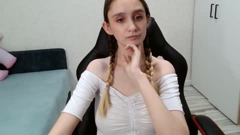 Snapshot of jackie__morgan chatting on December 5, 8:33 am jackie__morgan online show from December 5, 8:33 am