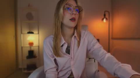 Snapshot of jacky_croft chatting on October 20, 5:21 am Linda Sofia help me get to 100 thumbs up online show from October 20, 5:21 am