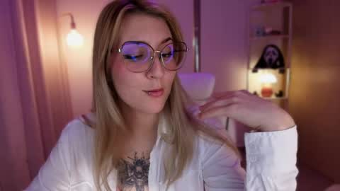 Linda Sofia help me get to 100 thumbs up online show from April 24, 1:41 am