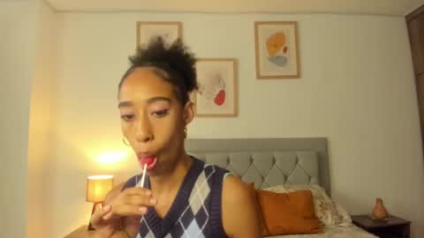 Snapshot of jade_obi chatting on October 2, 3:39 pm Jade smile online show from October 2, 3:39 pm