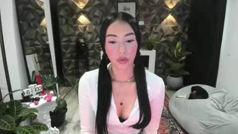 Snapshot of jade_porn chatting on February 11, 11:31 am Jade independent model online show from February 11, 11:31 am