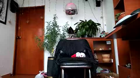 janariivera1 online show from April 15, 7:58 pm