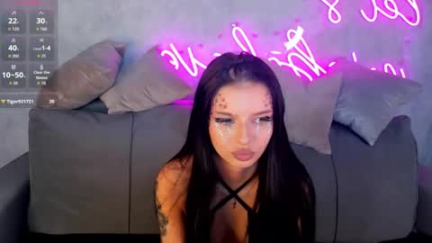 Eva online show from October 31, 1:18 am