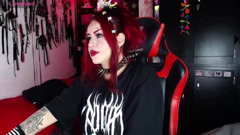 Snapshot of janna_ink chatting on December 31, 2:51 am online show from December 31, 2:51 am