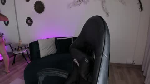 JASMIN online show from April 2, 2:20 am