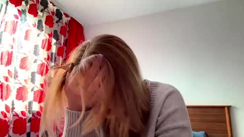 Mia online show from April 10, 12:00 pm