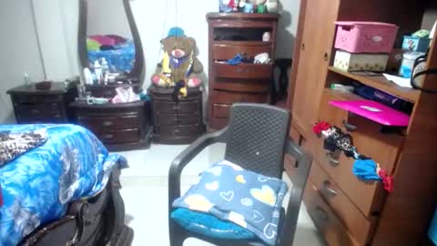 jazmim online show from June 6, 2:23 pm
