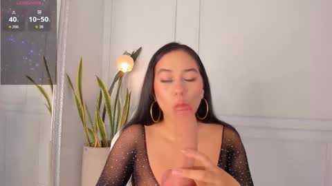 Jasmine  online show from November 5, 8:03 pm