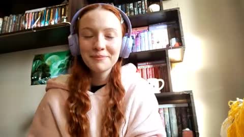 Una online show from March 17, 11:25 am