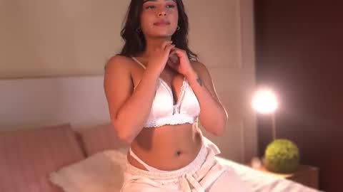 Snapshot of jenesaisquoi_ chatting on February 10, 11:45 pm Isabella online show from February 10, 11:45 pm