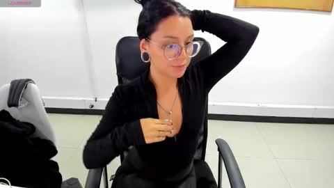 jenn online show from March 28, 12:55 am