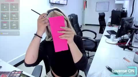 jenn online show from November 8, 8:58 pm