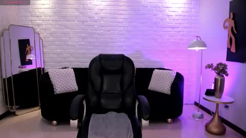 Jenna Olson  online show from February 7, 7:07 pm