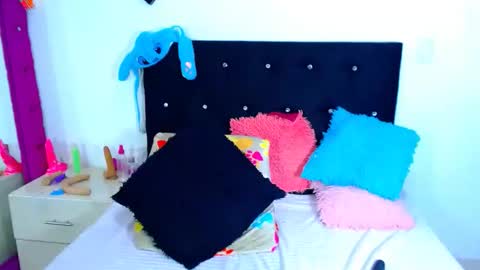 jenn online show from December 19, 7:55 am