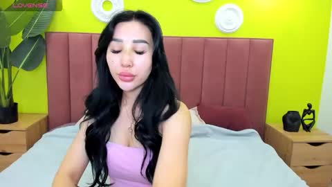 Snapshot of jennifer_munoz chatting on October 19, 2:02 am Jennifer online show from October 19, 2:02 am