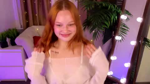 Snapshot of jennifer_shy_ chatting on September 13, 2:14 pm Jennifer online show from September 13, 2:14 pm