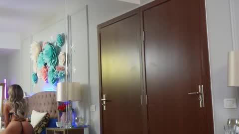 JenniferLovve online show from October 19, 6:48 am