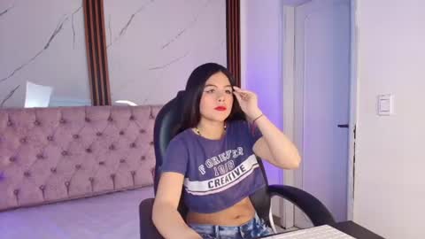 jenniiferrodriguez online show from June 10, 7:45 pm